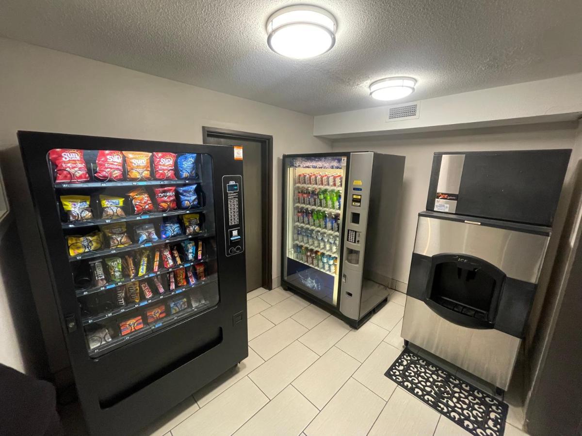 Countryside Inn & Suites Omaha East-Council Bluffs Ia Екстериор снимка