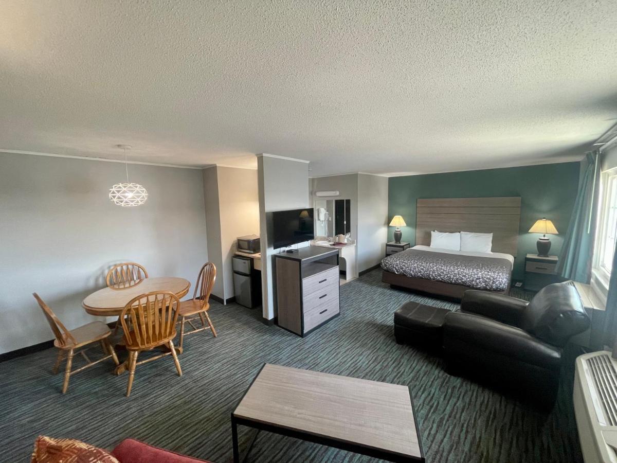 Countryside Inn & Suites Omaha East-Council Bluffs Ia Екстериор снимка