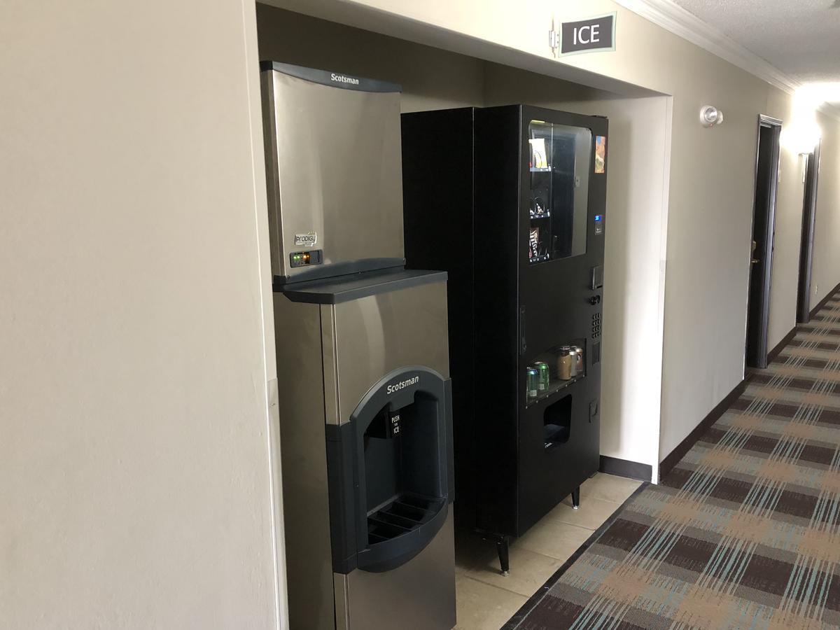 Countryside Inn & Suites Omaha East-Council Bluffs Ia Екстериор снимка